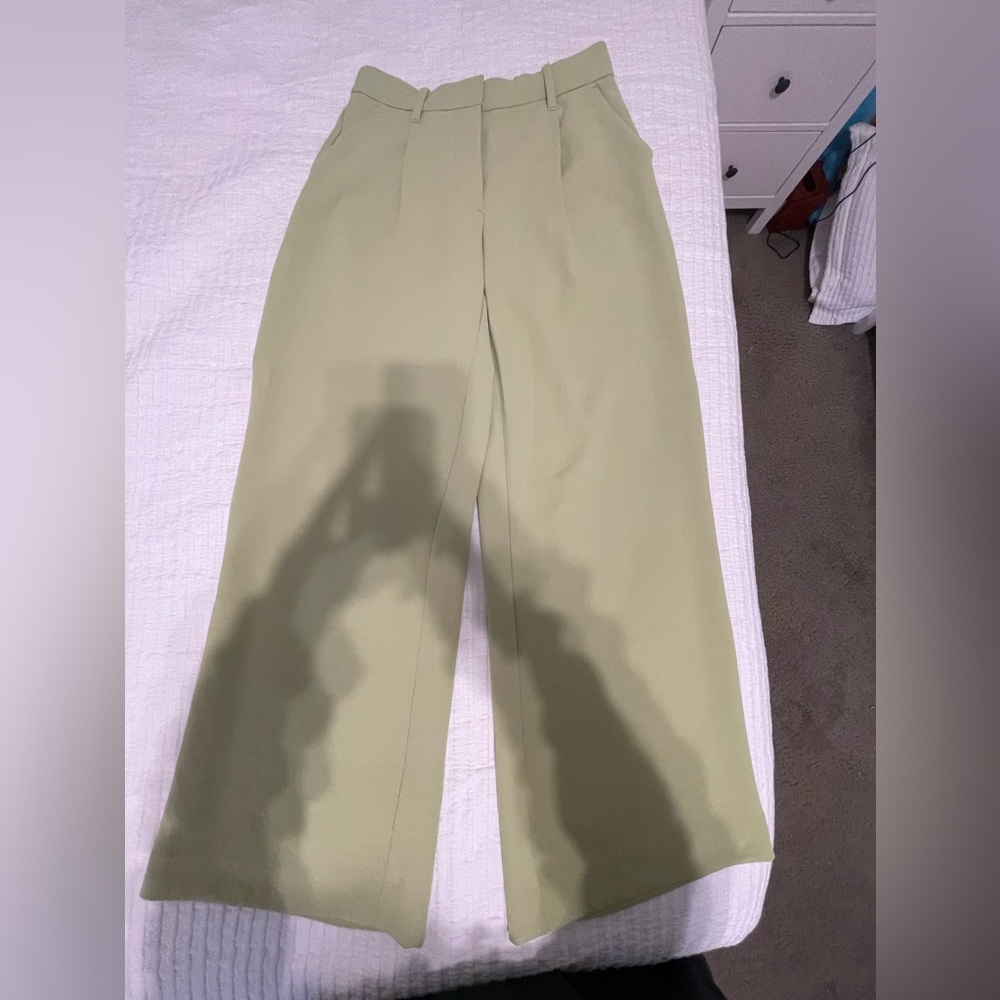 Pale green Abercrombie “Tailored Relaxed Straight Pant” NWT